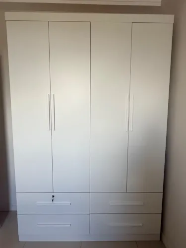Guarda roupa 4 portas 4 gavetas 