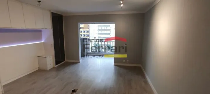 APARTAMENTO NO CENTRO DE SÃO PAULO, MOBILIADO, COM 1 DORMITÓRIO, VARANDA