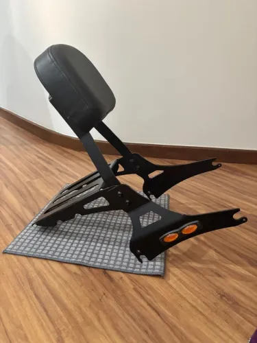 Sissy bar V2 com bagageiro para motos Custom
