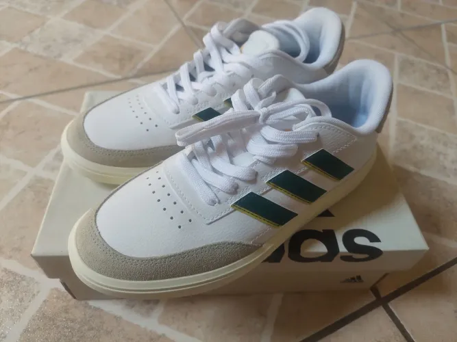 Tênis Adidas