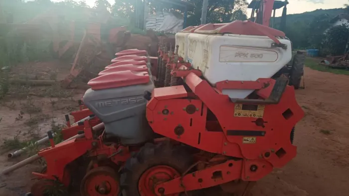 Vendo Plantadeira PPK ano 2017 5 linhas.