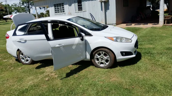 Ford Fiesta Sedan 1.6 16V Flex Aut. 2014