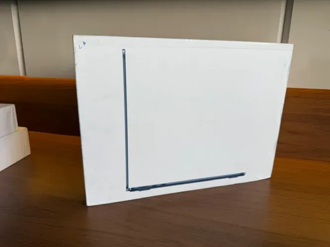 MacBook Air M5 13.6 - 512 SSD 16GB de Ram - Lacrado