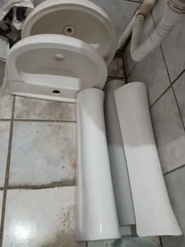 Pias para banheiro com coluna