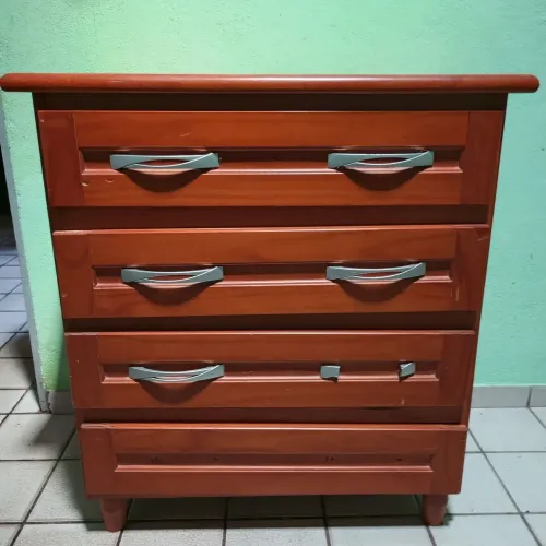 Cômoda linda de 4 gavetas