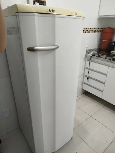 Vende-se geladeira