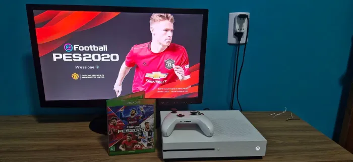 XBOX ONE S 500GB (LEIA A DESCRIÇÃO)