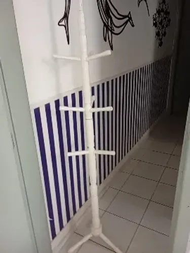 Cabide de madeira branco