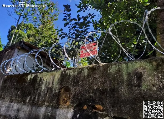 Instalação de cerca concertina, Engenho Novo, Jacaré, Maria da Graça