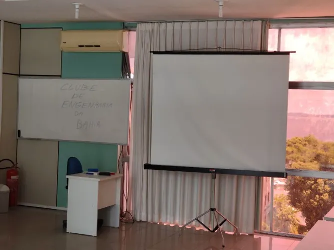 projetor e telão / caixa JBL Encore + microfone karaokê/ telão para jogo / eventos