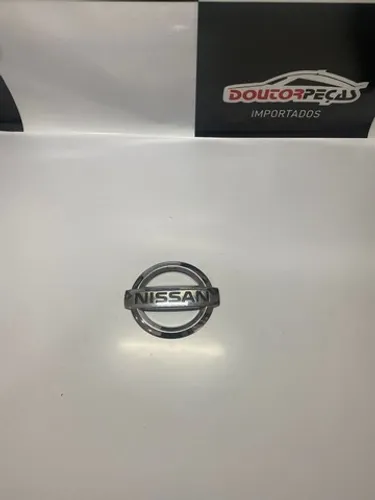 Simbolo Nissan March 2012