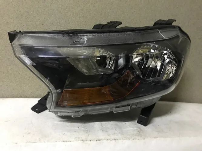 Farol Ford Ranger Máscara negra 