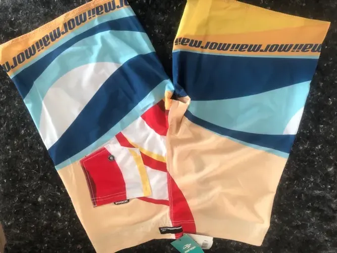 Bermuda surfista Mormai 38 ou 40