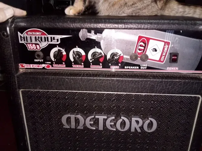 Amplificador de baixo 150w