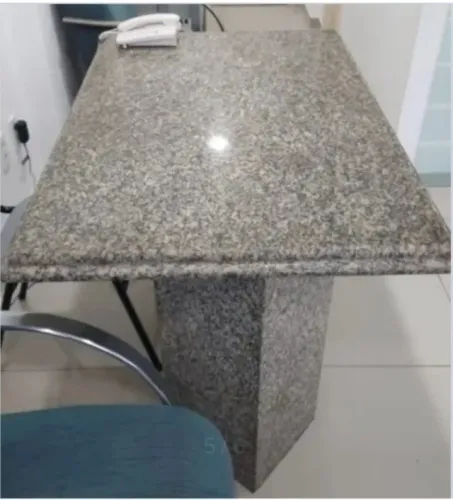 Mesa em granito, raridade, cabe em qualquer cômodo de sua casa