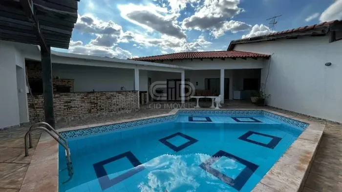 Casa com piscina e 5 quartos no bairro Jardim Itália