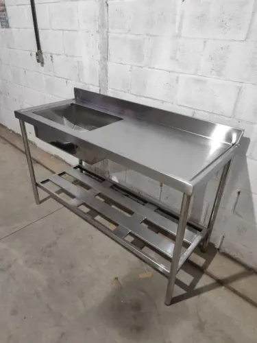 Mesa em Aço inoxidável ( Ótima Qualidade)