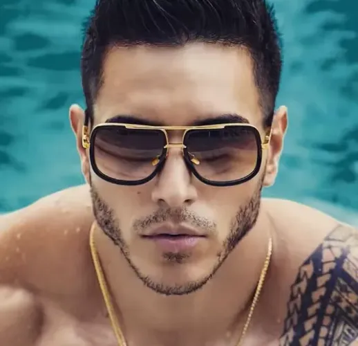 Óculos de Sol Masculino com Armação em Metal Dourado