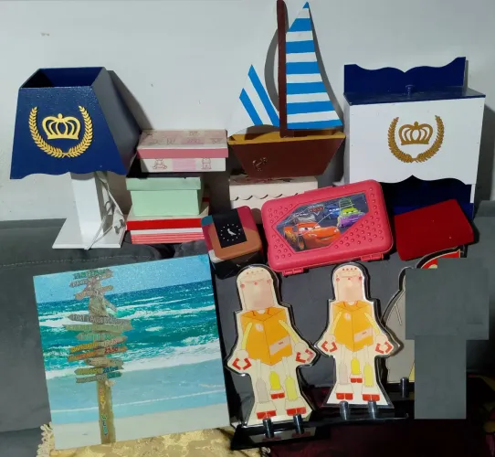 Lote itens de decoração e utensílios em MDF e acrílico