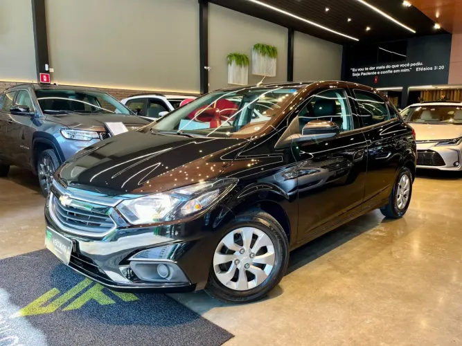 Onix LT 1.0 Flex manual 2019. Baixo km