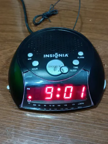 Despertador Digital Insignia NS-C2111 FUNCIONANDO com rádio