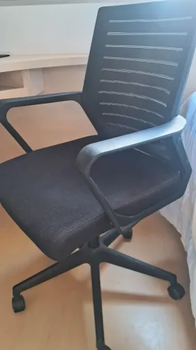 Cadeira escritório regulagem altura e encosto tenho duas unidades