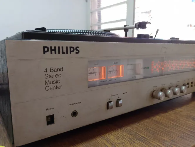 Philips AH-918 3×1 Dois canais funcionando Para restauração