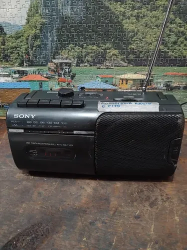 Rádio Gravador Sony - Funcionando fm frequência apartir de 98,am funciona ok, tape funcion
