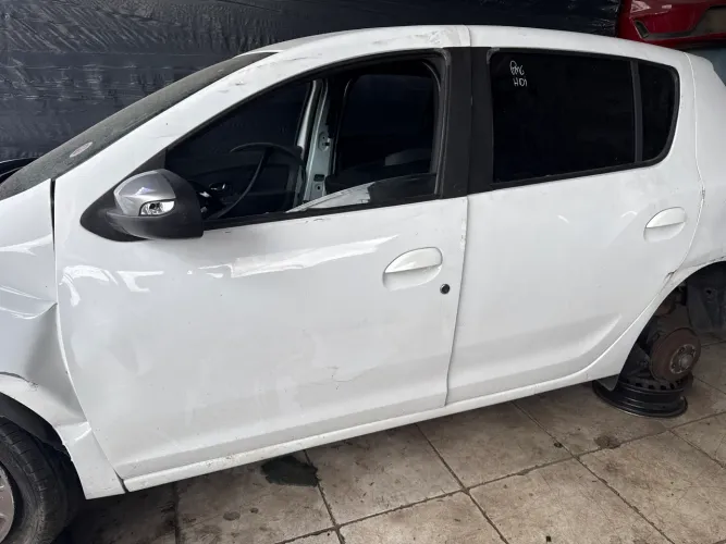 Porta lado direito renault sandero logan