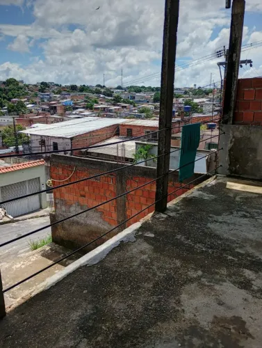 //Casa recém construída próximo à Max Teixeira %eix