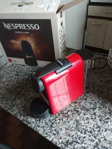 VENDO CAFETEIRA NESPRESSO ESSENZA