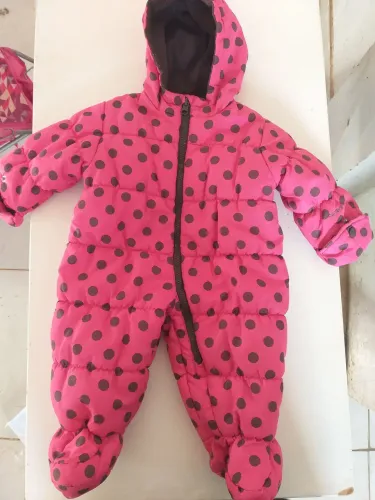 Macacão carters de neve infantil rosa com bolinhas