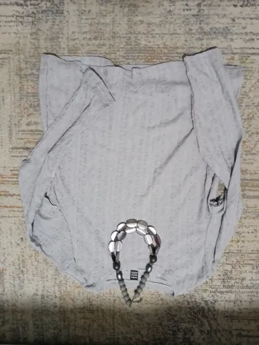 Blusa de linha cinza claro