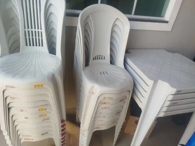 05 Jogos de mesa com cadeiras Antares.