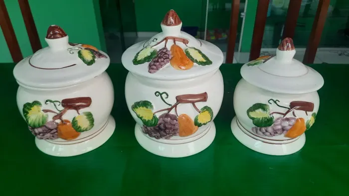 Conjunto de 3 potes decorativos em cerâmica