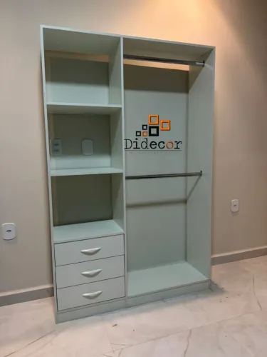 Closet sem fundo, 620$