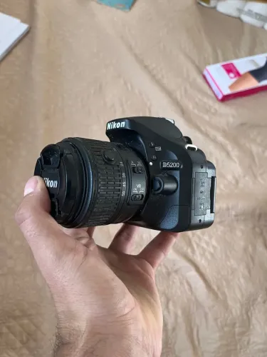 Câmera Nikon D5200 defeito não da imagem e não segura carga