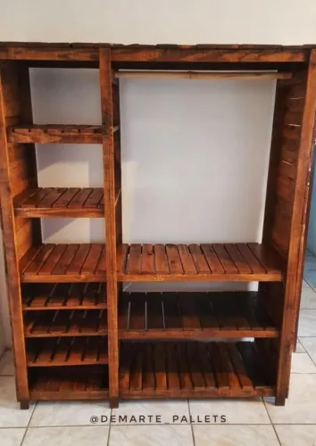 Guarda-roupas de madeira
