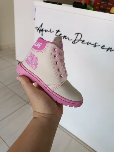 Bota Rosa Infantil feminina .
