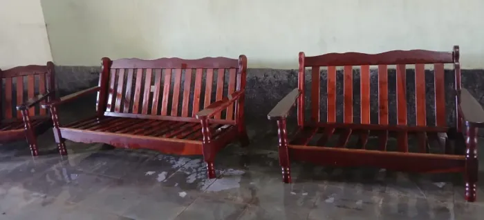 JOGO DE SOFÁ DE MADEIRA