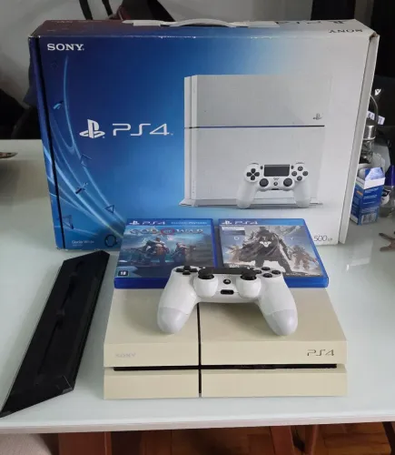 Vendo PS4, na cor Glacier White (branca), modelo CUH-1115A 1TB 
