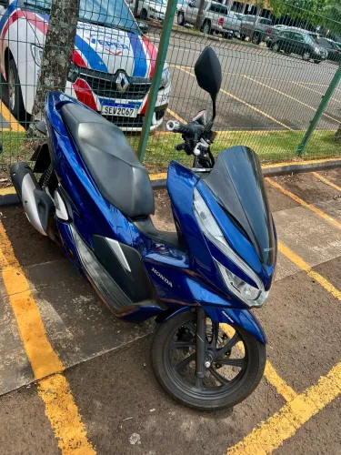 PCX 2020 impecável e baixo KM 