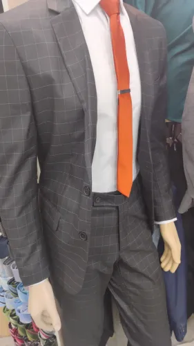 Terno (paletó e calça) xadrez com elastano promoção tamanho 56/50, por 499,, 