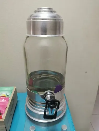 Jarra de vidro para bebidas com torneira