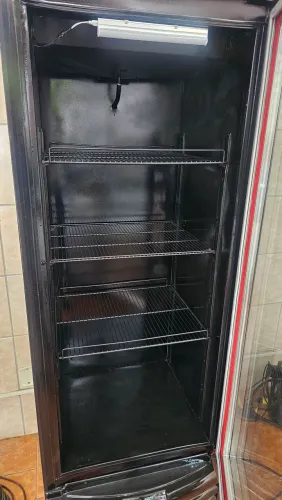 Geladeira cervejeira expositora