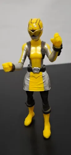 Power Rangers Ranger Amarelo Beast Morphers Lightning