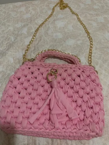 Bolsa de mão rosa artesanal