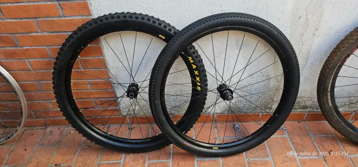 Par de Rodas de bicicleta aro 27.5 Mavic leia o anúncio. 