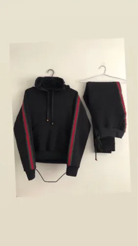 Moletom: calça e casaco com capuz M