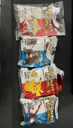 Miniaturas de Pikachu, Entei, Latias e Jirachi | Coleção Bottlecap